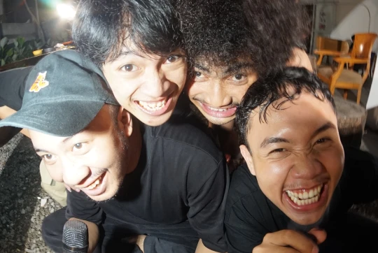 Suasana kreatif di Vibesroom Studio